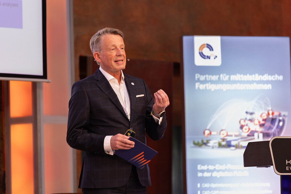 Matthias Scharpe, VDMA e. V., zeigte auf, warum Digitalisierung und neue Geschäftsmodelle für den Maschinenbau strategisch notwendig sind.