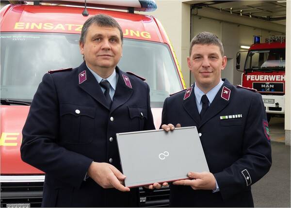 Übergabe des neuen Notebooks an die Feuerwehr Regis Breitigen