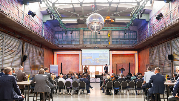 Eröffnung der Smart Factory Days durch Jens und Paul Hertwig, N+P Informationssysteme GmbH