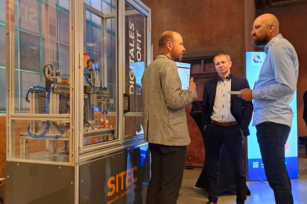 In der Fachausstellung pr&auml;sentierte SITEC ein F&uuml;gemodul als Praxisbeispiel f&uuml;r moderne Fertigungstechnologien